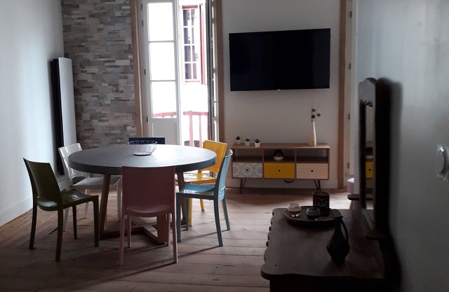APARTMENT T3 COZY IN THE HISTORIC CENTER, 100 M FROM THE BEACH