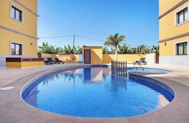 Apartment 'Tazacorte' with Sea View, Shared Pool and Wi-Fi