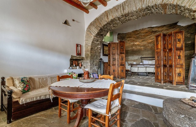 Apartment 'Traditional Olive Guesthouse' with Sea View and Wi-Fi