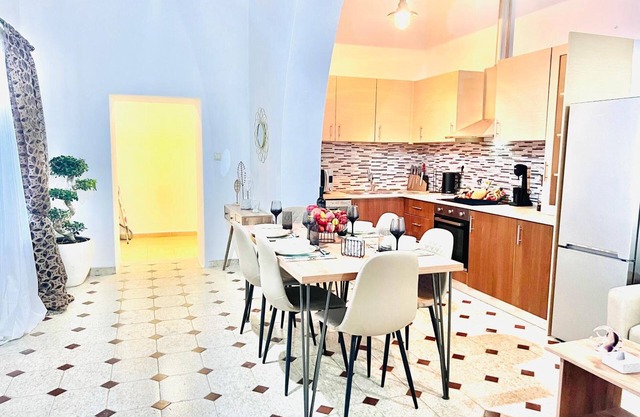 Apartment 'Traditional House 1925' with Sea View, Wi-Fi and Air Conditioning