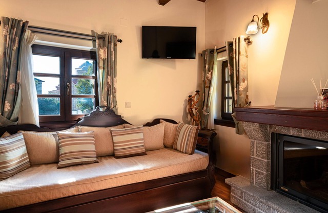 Apartment 'Triple Room with View-Dafni' with Mountain View, Private Terrace and Wi-Fi