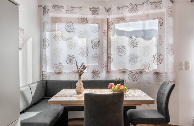 Apartment "Trojer 1" with Mountain View, Balcony & Wi-Fi