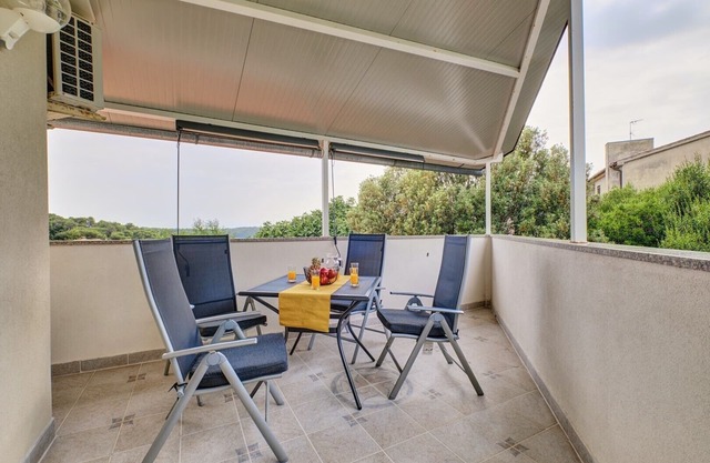 Apartment UNA with a pleasant terrace near Pula