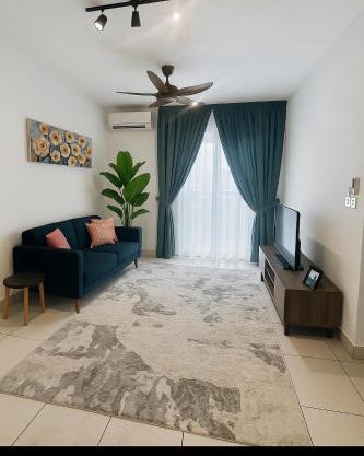Apartment unit with netflix and swimming pool nearby KLIA, Putrajaya, Sepang Circuit and Kuala Lumpur
