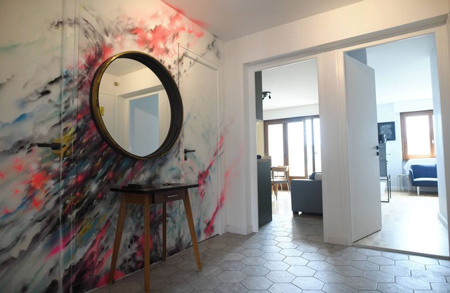 Apartment 'Urban Gallery Grand' with Mountain View, Balcony and Wi-Fi