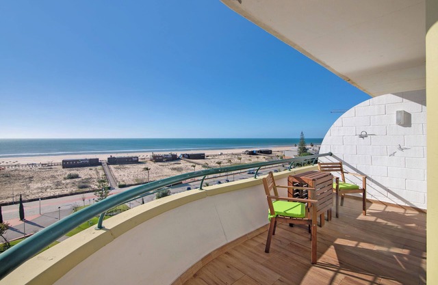 Apartment 'Varanda Do Sol' with Sea View, Wi-Fi and Air Conditioning