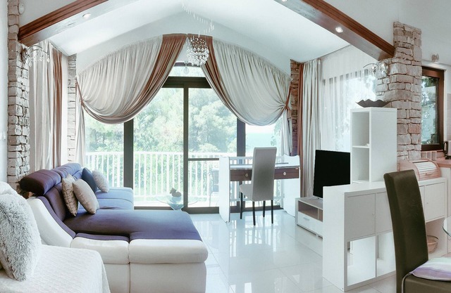 Apartment"View Lux"-sea view,swimming pool, jacyzzi, sauna,garden,playground