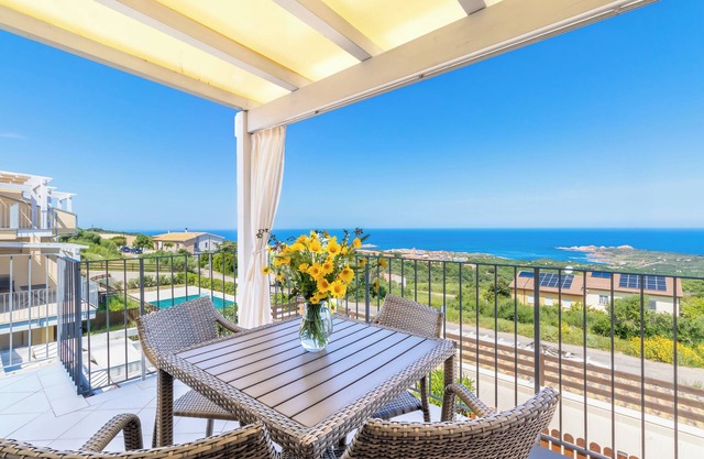Apartment "Vista Bocche di Bonifacio" with Outdoor Pool