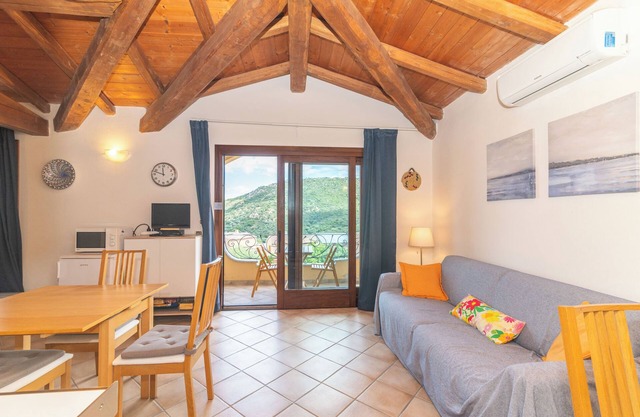 Apartment 'Vista Mare Tiriddò' with Sea View, Shared Pool and Air Conditioning