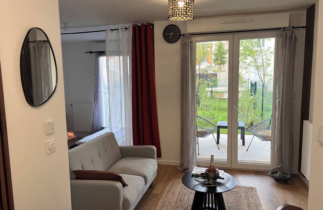 Apartment with terrace and private garden near Disney & shopping center