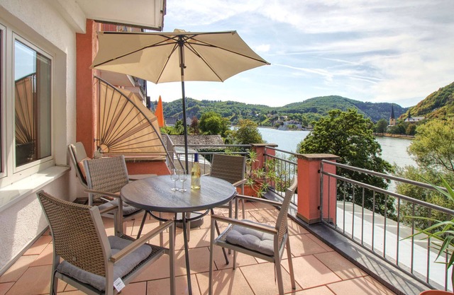 Apartment with balcony directly on the banks and with a view of the Moselle
