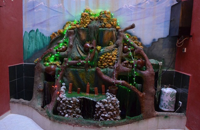 Apartment with fountain