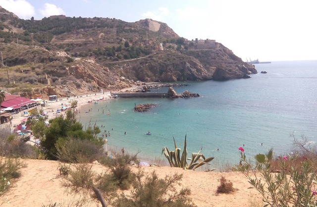 Apartment with garage ideal for families, 2 minutes walk from the beach.