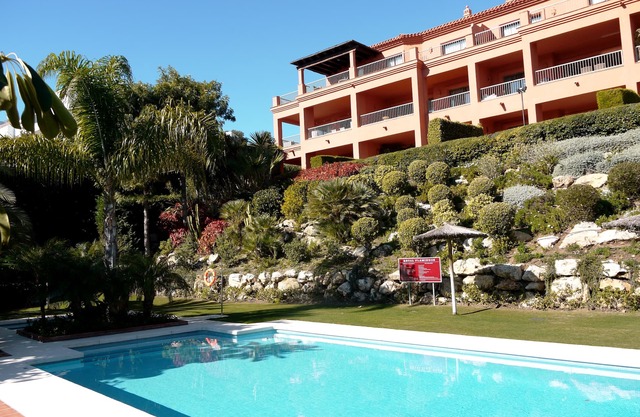 Apartment with garden on residential estate (Villa Padierna) Golf&Seaviews