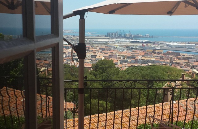 Apartment with magnificent sea/city view, near downtown Sète, St Clair