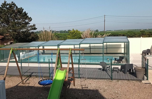 Apartment with pool