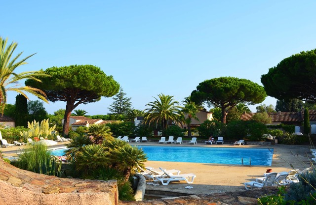 Apartment with pool, 300m beaches Tahiti, Moorea, Ramatuelle, St-Tropez.