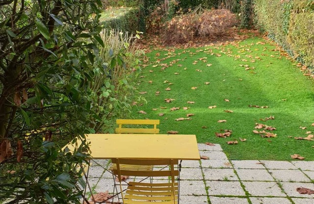 Apartment with private garden, outdoor parking, swimming pool/tennis residence