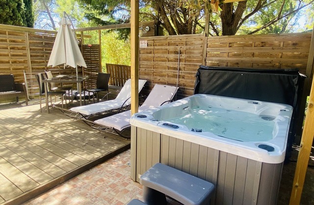 Apartment with private outdoor spa