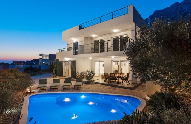Apartment with private pool, heated, sea view, roof terrace, whirlpool, WiFi