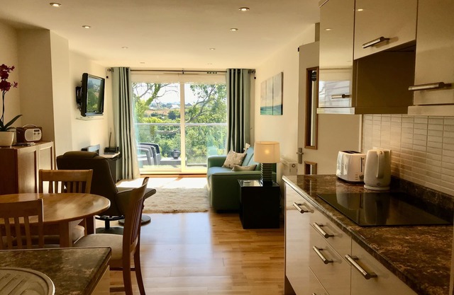 Apartment With Rural Views, Close To Beach and many Popular Cornish Reso