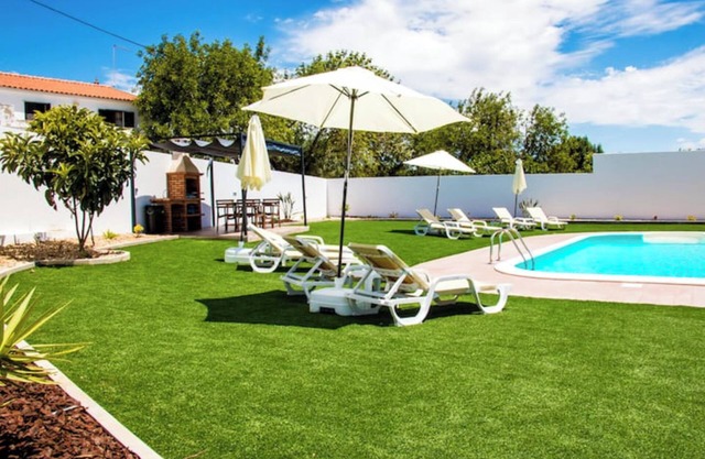 Apartment with saltwater pool and BBQ