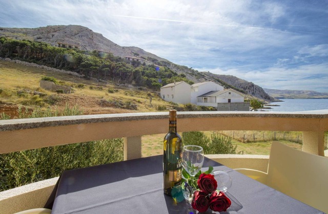 Apartment with sea view, near the beach (20m)