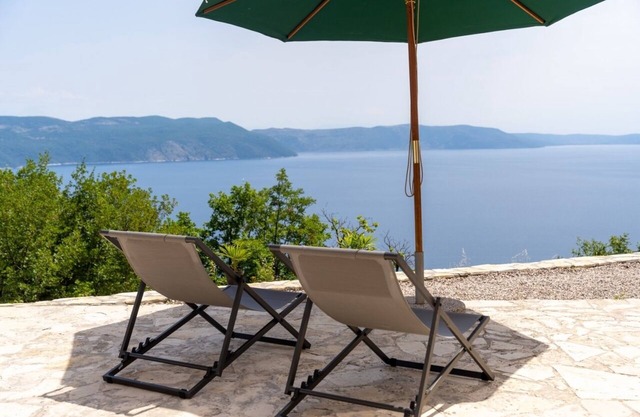 Apartment with stunning sea views and views of the island of Cres