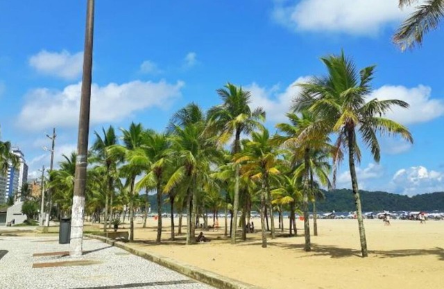 Apartment with suite and balcony 3 minutes' walk from the beach!