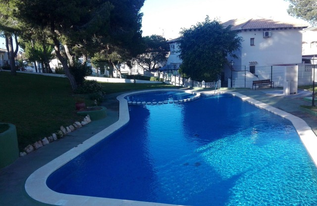 APARTMENT WITH SWIMMING POOL URB. GARDEN LAKE II TORREVIEJA.
