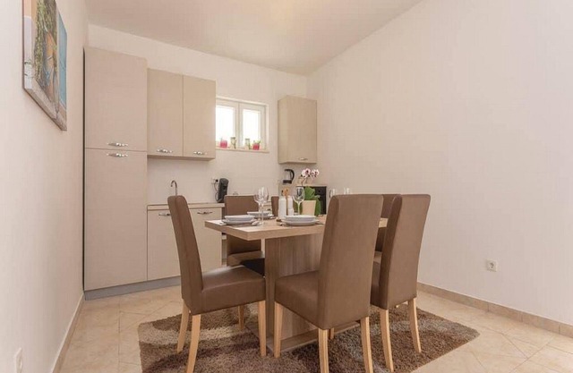 Apartment with swimming pool and 2 rooms