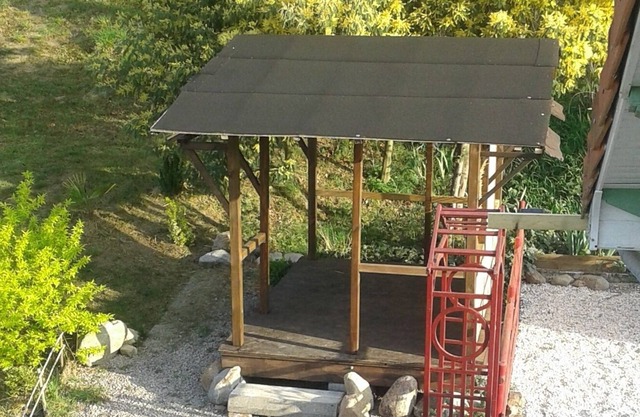 Apartment with terrace in a large wooded property on the banks of the Vienne