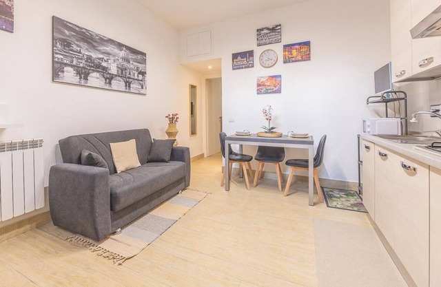 Apartment with terrace 'Le Rondini' just 15 minutes from San Giovanni."nnnnn