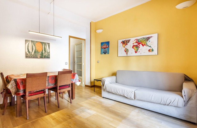 Apartment 'Zona Doctor Peset - B' with Balcony, Wi-Fi and Air Conditioning