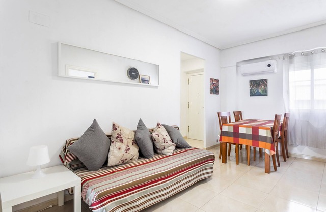Apartment 'Zona Garbí' with Wi-Fi and Air Conditioning