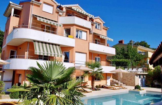 Apartments Ana Apartment with balcony