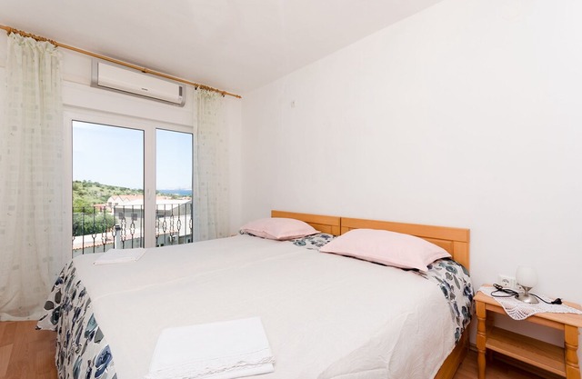 Apartments Cvita (61161-A1) - Senj