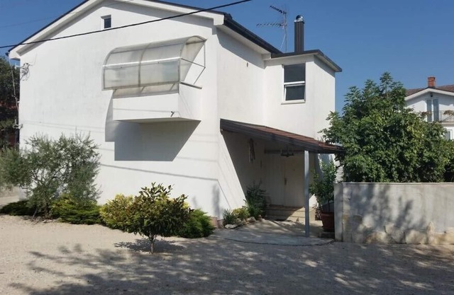 Apartments Discovery - Three Bedroom Apartment with Balcony