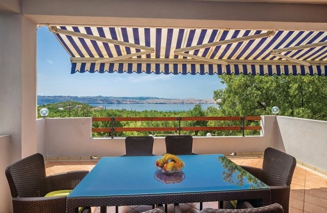 Apartments Ivni (110861-A1) - Karlobag