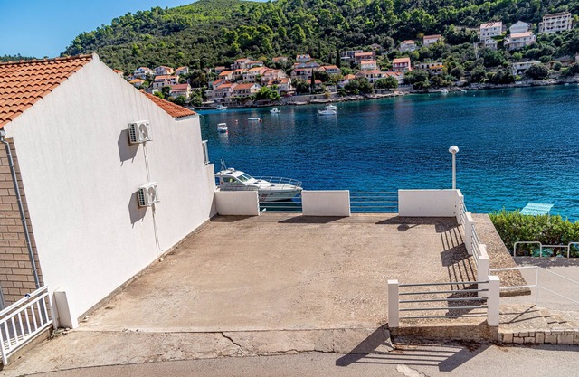 Apartments Kuzma - Four-Bedroom Apartment with Terrace and Sea View