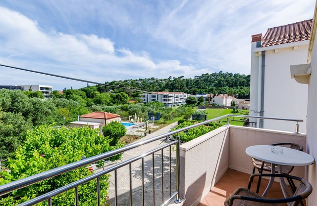 Apartments Mali Paradiso - Two Bedroom Apartment with Balcony and Pool View