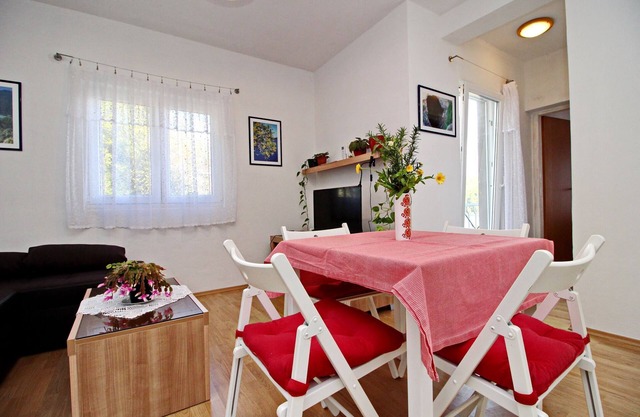 Apartments Nodilo - One Bedroom Apartment with Balcony and Sea View (Apt 1)