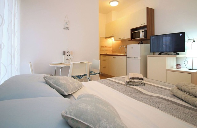 Apartments Sanja (40273-A1) - Primosten