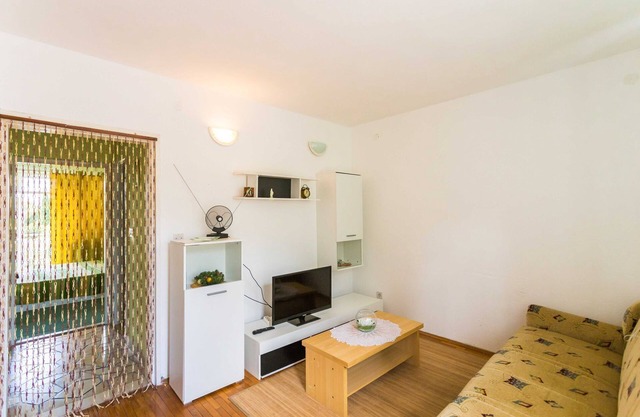 Apartments Sany - One Bedroom Apartment with Balcony and Sea View