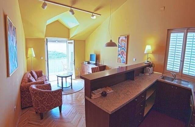 Apartments Sipa - Premium One Bedroom Apartment with Balcony and Sea View (Apartman E)