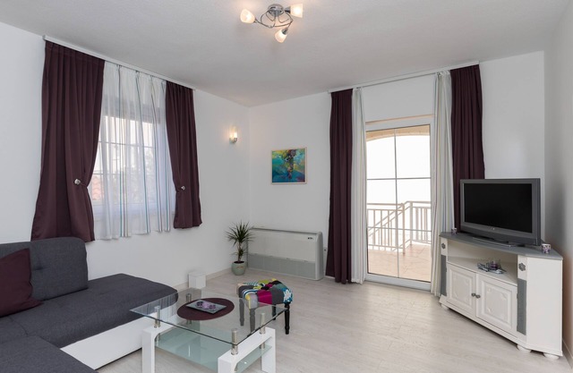 Apartments Villa Key - Two Bedroom Apartment with Terrace