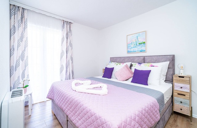 Apartments Villa Key - Comfort Two Bedroom Apartment with Terrace