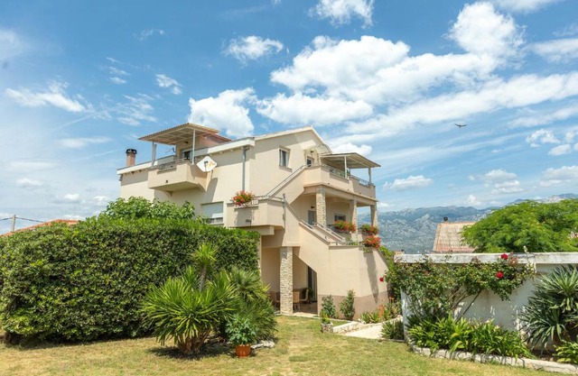 Apartments with parking space Razanac, Zadar - 5885