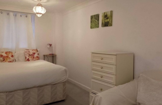 ApartmentSleeps4-Parking-NearHuntington-PetsOK