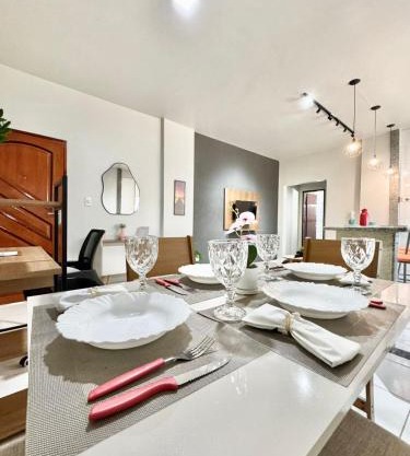 Ape Elegance com ar condicionado cama queen no centro